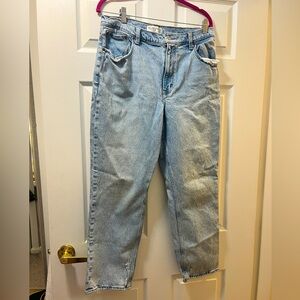 Abercrombie and Fitch Lightwash “The 90’s Straight Ultra High Rise” Jeans